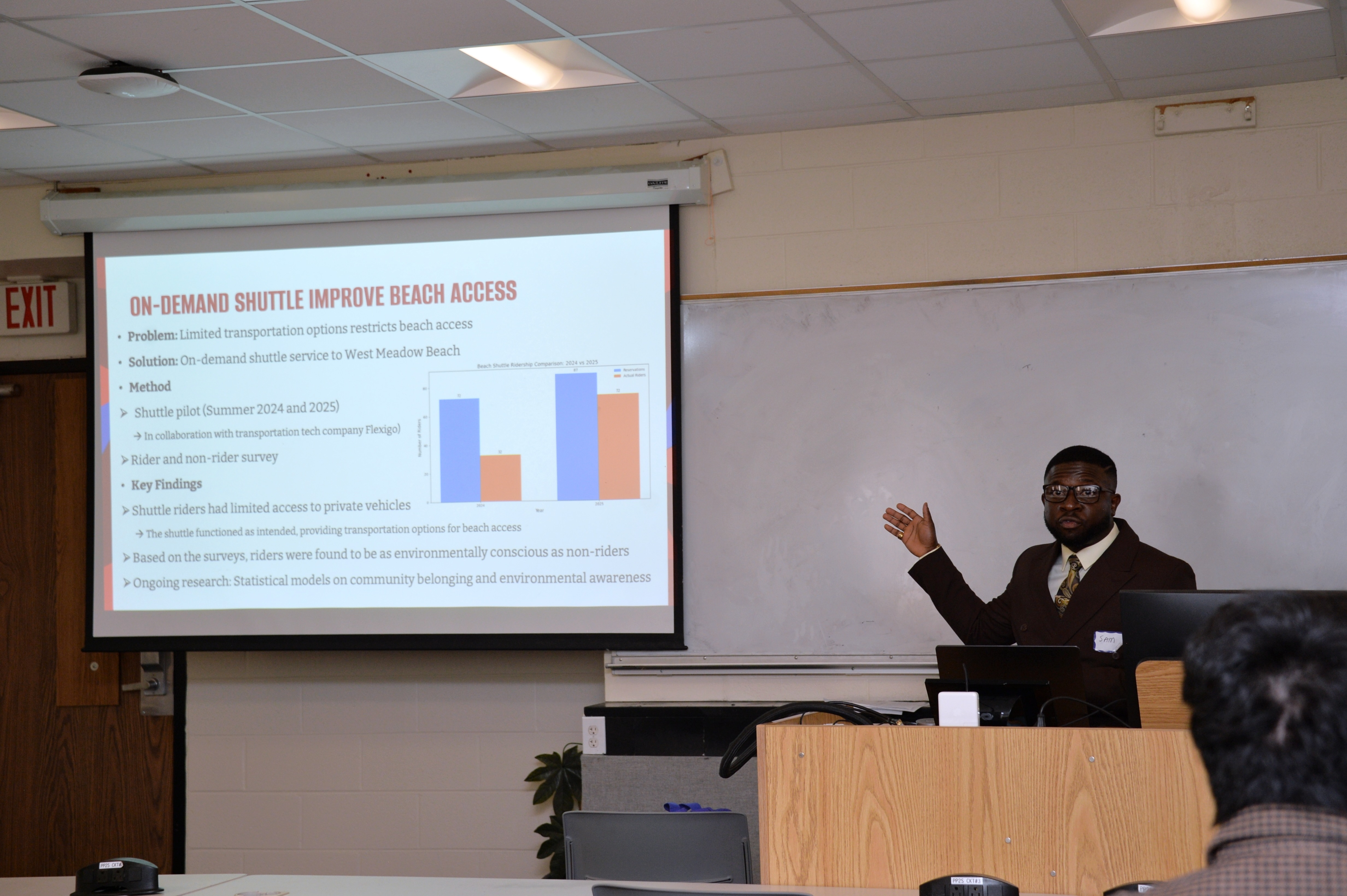 Samuel Osei-Poku presenting his research