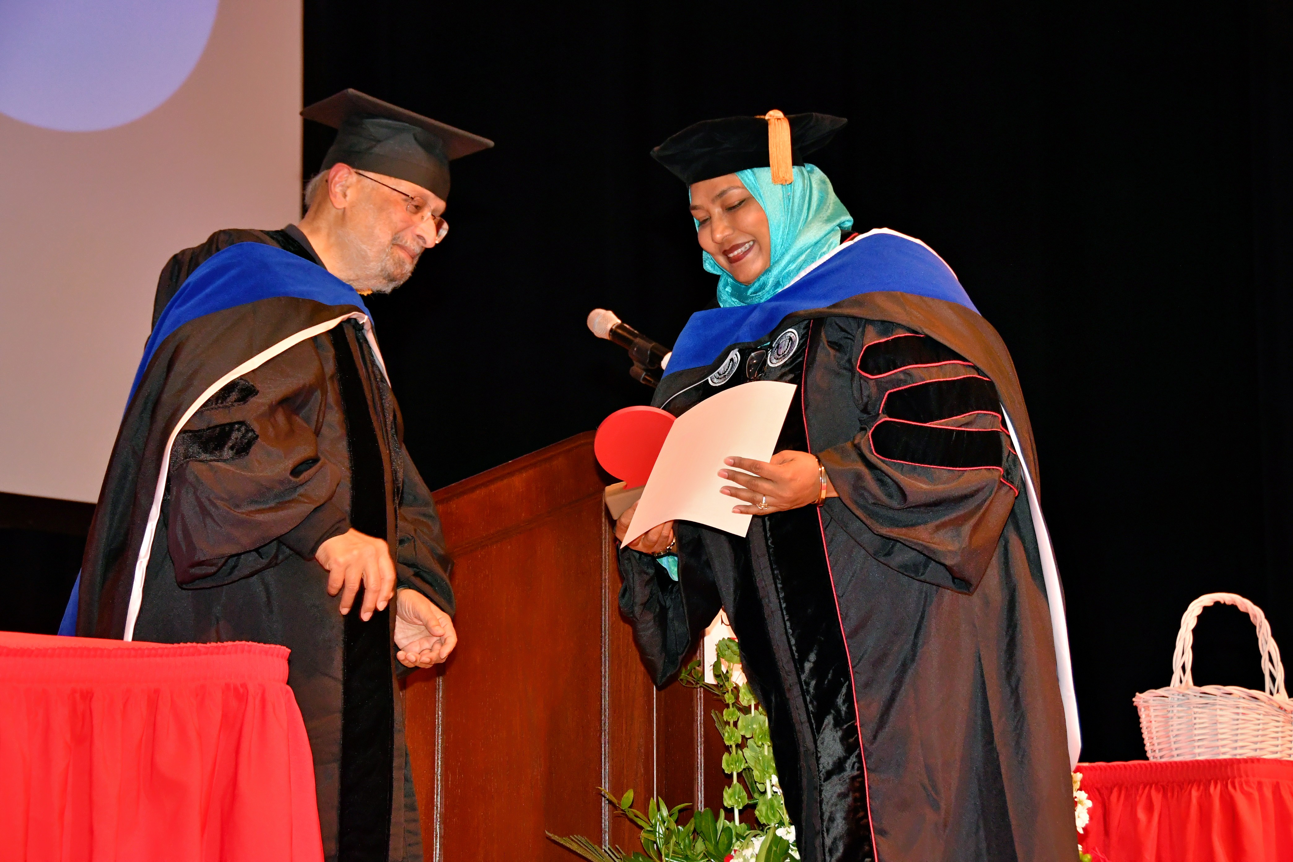 Prof. Jayant P. Parekh presenting award to the graduate awardee Ms. Bilal